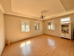 AKSEKİ EMLAKTAN ULUKAPI'DA MÜSTAKİL KONUMDA 3 + 1 DAİRE